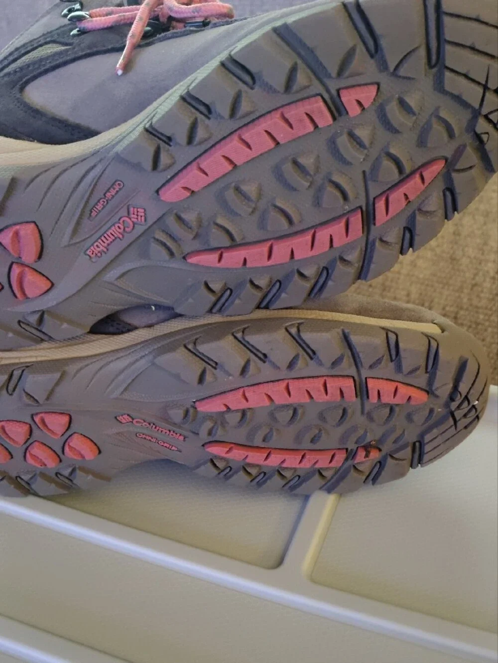 Columbia Gray Suede Hiking Boots with Pink Laces